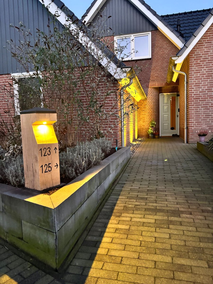 AA-Verlichting houten buitenlamp met huisnummer - staande tuinlamp eikenhout - landelijk & robuust - Incl. LED