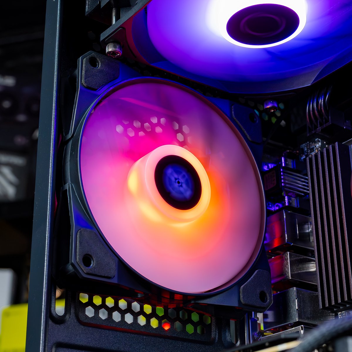 FlowUP Fighter 2: Gaming PC met Ryzen 7 + RTX 5070 thumbnail 6