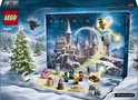 L'arrière d'un Calendrier de l'Avent LEGO Harry Potter avec le château de Poudlard et 24 portes.