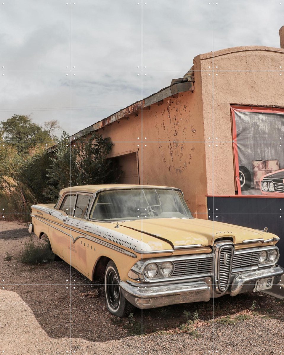IXXI Yellow Oldtimer in Arizona, Henrike Schenk - 80 x 100 cm - Gratis ophangtool - Grote wanddecoratie en posters - Retro, Fotografie, Vintage, Gang