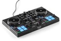 Zwart DJControl Inpulse 200 MK3 met verlichte blauwe en groene pads. Serato en DJUCED logo's.