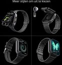 Vier weergaven van een zwarte smartwatch met verschillende bandjes en wijzerplaten, inclusief een vlinder-thema.