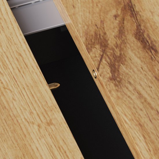 Close-up van de verbinding van de houten tafelbladen met metalen sluitingen.