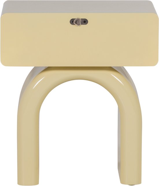 Gele bijzettafel met boogpoot en een rechthoekig blad met een klein slotje.