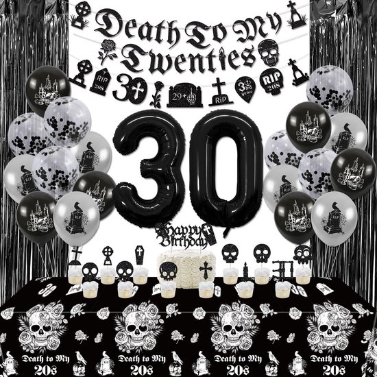 Feestdecoraties voor een 30e verjaardag, inclusief zwarte ballonnen, een banner 'Death To My Twenties', en een tafelkleed met schedels.