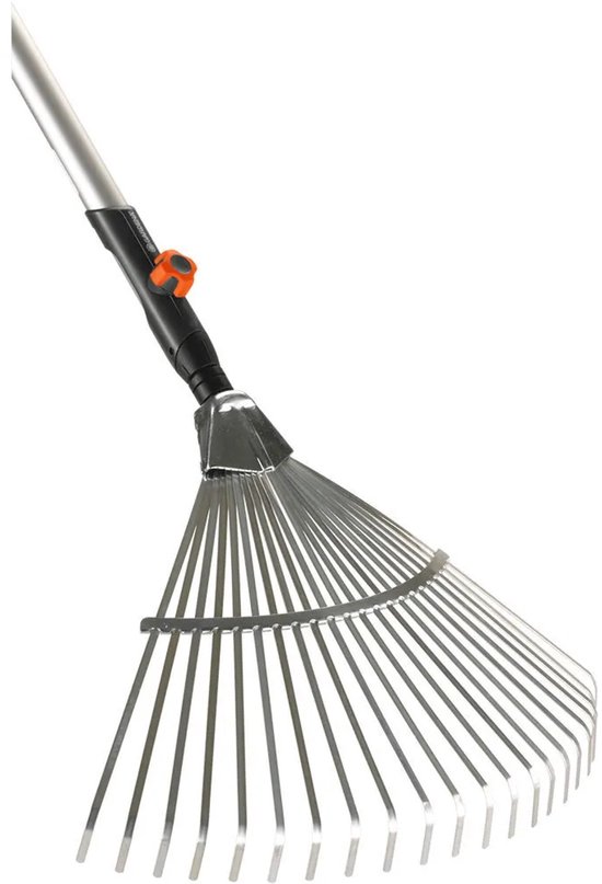 Een Gardena bladblazer met een metalen waaier van 53 tanden en een oranje bevestigingsknop.