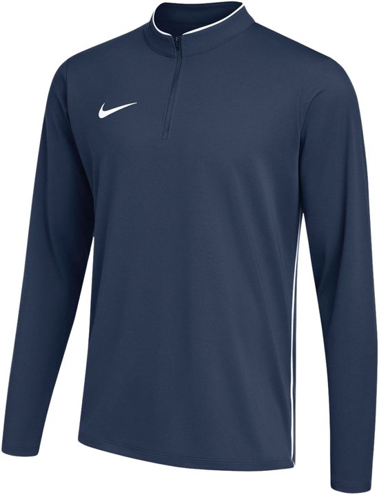 Donkerblauwe Nike trainingssweater met lange mouwen, witte bies aan de zijkanten, rits tot de borst en wit Nike logo.