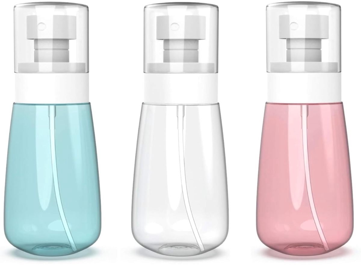 QTTVBTNA – 3 Stuks Kleine Sprayflesjes – Mini Navulbare Spuitflessen – Fijne Nevel – Lekvrij & Herbruikbaar – Reisformaat – Transparant Plastic – Voor Gezichtsspray, Haar, Toner, Parfum, Cosmetica en Onderweg –60 ml – Blauw, Transparant,Roze