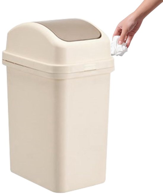 Beige afvalemmer met bruin kantel-deksel, een hand laat een prop papier in de opening vallen.