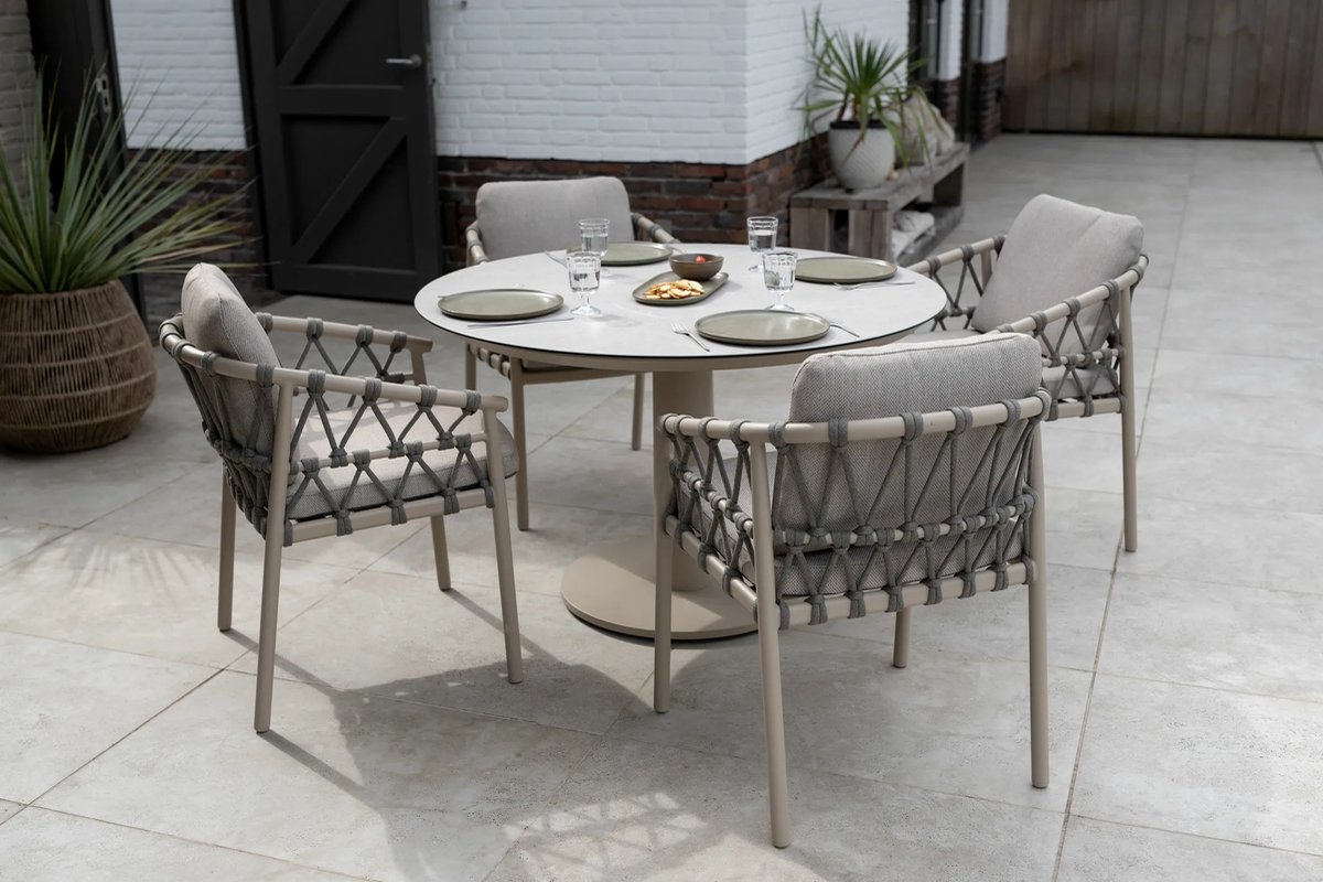 4 Seasons Outdoor Sarah tuinset Ø120 cm met 4 Piacenza dining stoelen - latte
