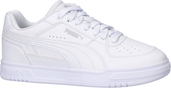 Linker witte Puma Caven III sneaker met veters, perforaties en Puma-logo.
