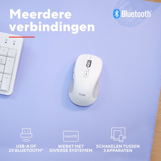 Witte Trust muis op een paars oppervlak naast een toetsenbord. Tekst: "Meerdere verbindingen", "USB-A of 2x Bluetooth", "Werkt met diverse systemen", "Schakelen tussen 3 apparaten".