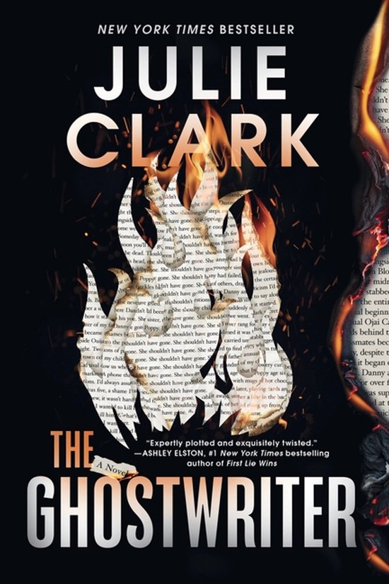 Boekomslag van "The Ghostwriter" met vlammen die uit het boek lijken te komen, en de tekst "JULIE CLARK" en "THE GHOSTWRITER".