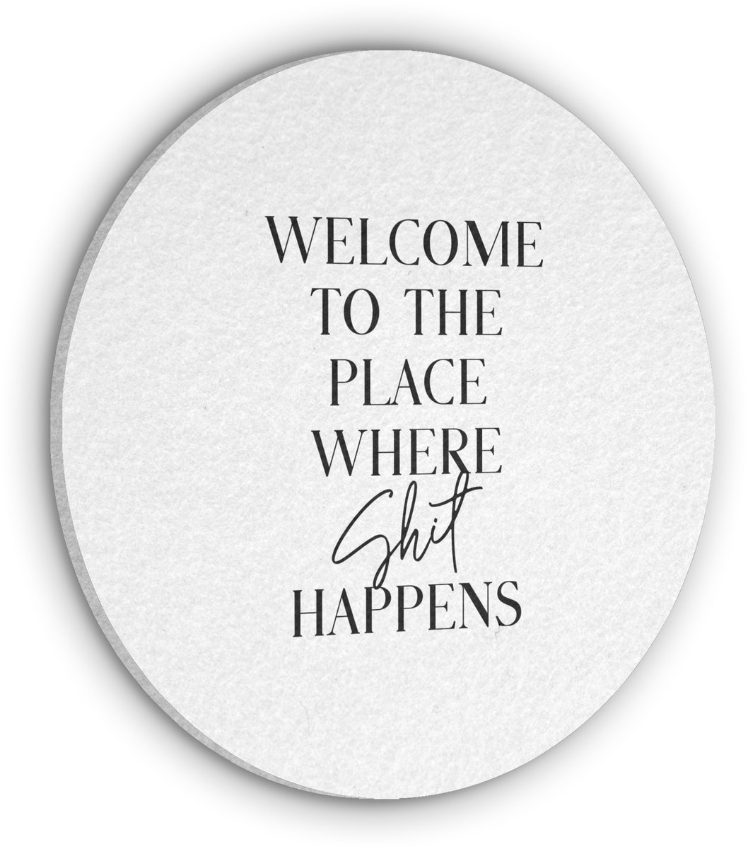 Akoestisch wandpaneel rond 80x80 cm - Vilt schilderij Quotes - Welcome to the place where shit happens - Wit - Humor - Ronde akoestische panelen - Geluidsdempende wanddecoratie - Geluidsisolatie wandcirkel - Muurdecoratie geluidspanelen