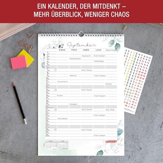 Kalenderpagina voor september met een aquarel rand van groene bladeren. De pagina bevat kolommen voor Mama, Papa, Mara en Leon.