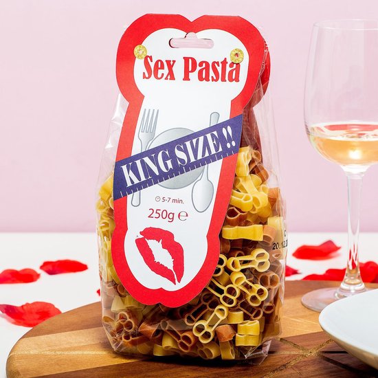 Zak 'Sex Pasta' met grappige fallusvormige pasta in naturel en bruin. King Size 250g.