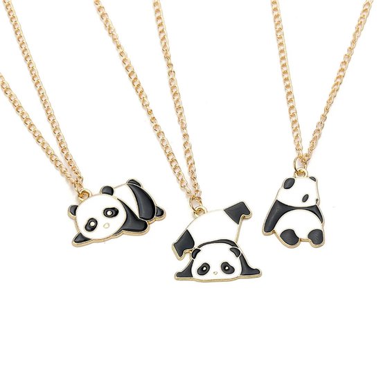 Trois colliers dorés avec pendentifs panda : couché, inversé et assis.