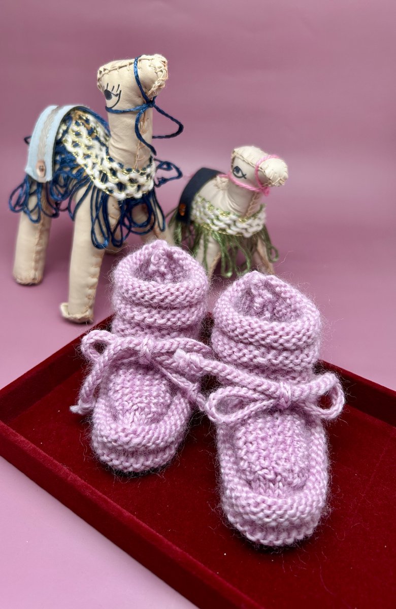 Baby slofjes - handgemaakte baby slofjes - slofjes - baby sokjes - baby schoentjes - babyslofjes - sloffen - wol - wollen slofjes - baby kleding meisjes - baby kleding jongens - wollen slofjes - baby accessoires - babykleding -