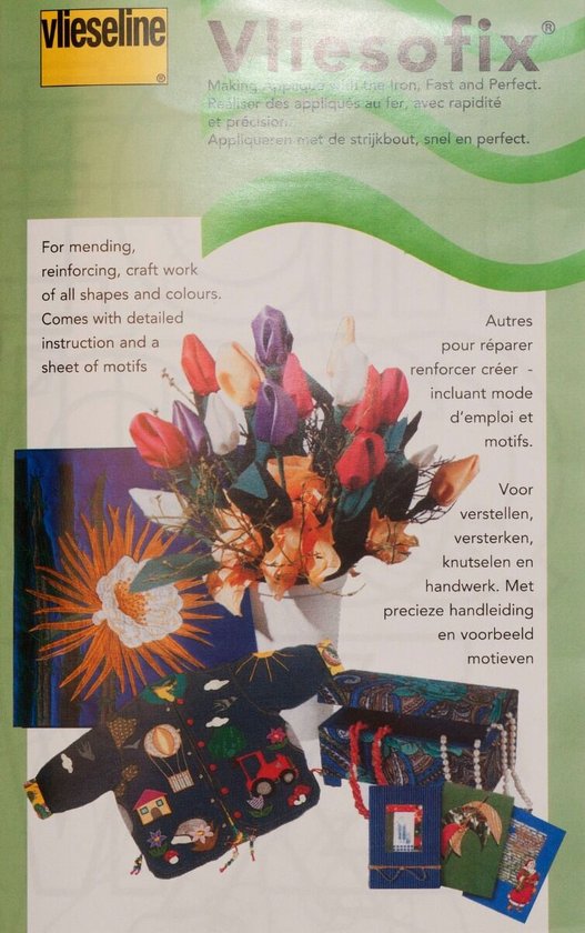 Voorbeelden van applicaties op Vliesofix: bloemen, jas met tractoren en huizen, en geborduurde kaarten. Afmeting 30 x 90 cm.