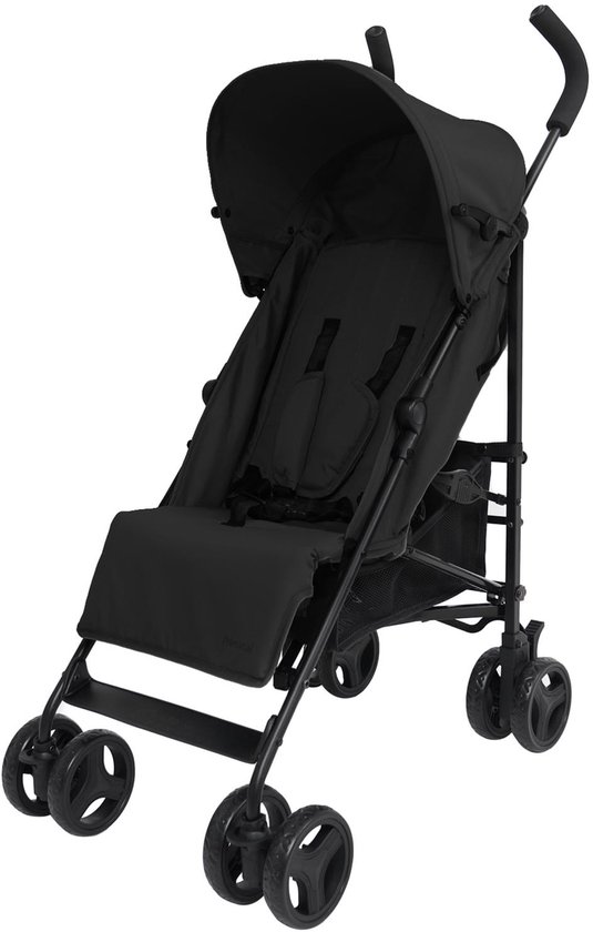 Zwarte buggy met kap, riemen en vier wielen. Het merk 'Prenatal' is zichtbaar op de voetensteun.