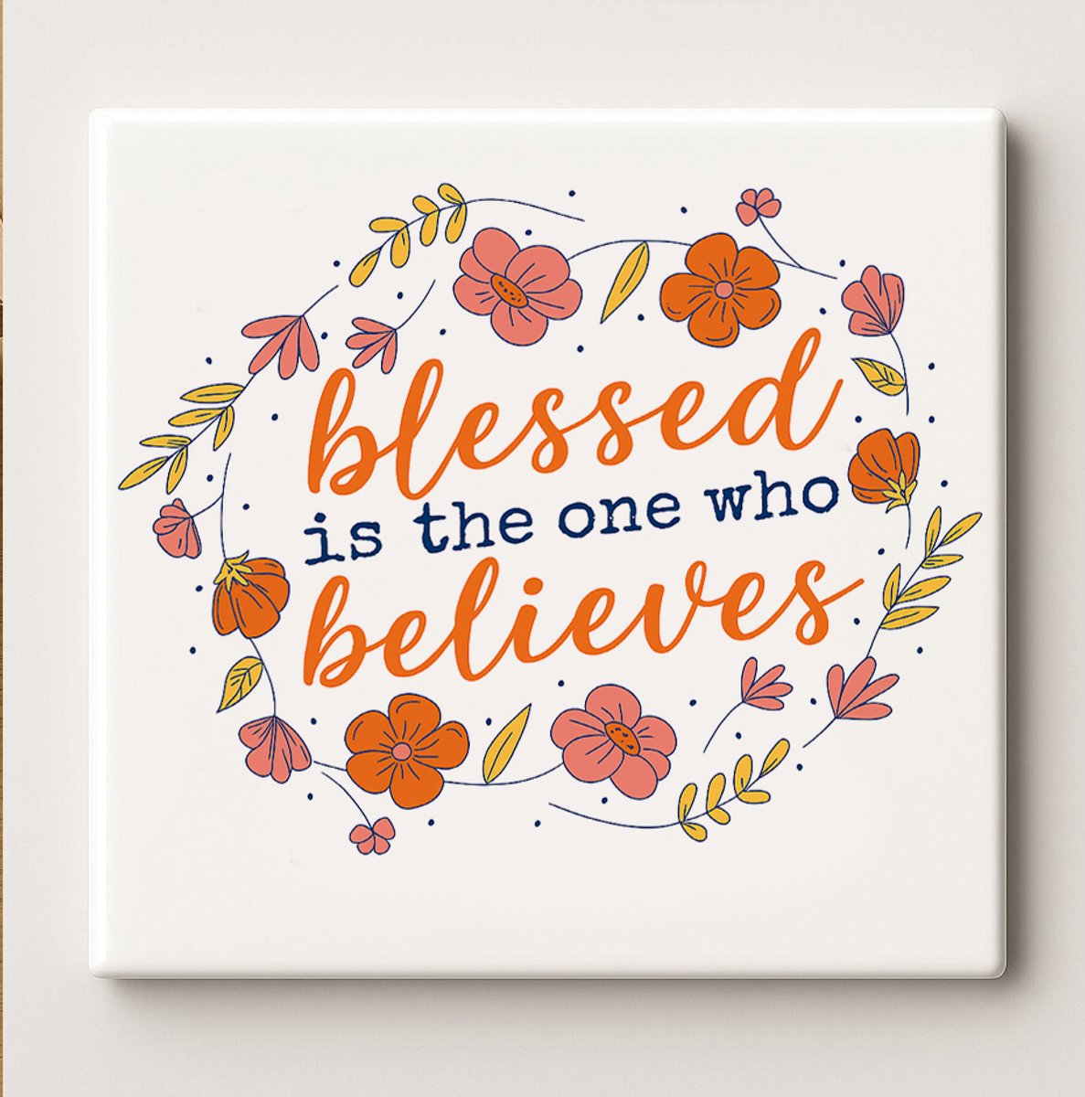 Nevolis Blessed Is The One Who Believes Keramische Tegel 15x15cm – Inspirerende Christelijke Muurdecoratie met Bloemenontwerp – Geloof Cadeau voor in Huis Multi Color