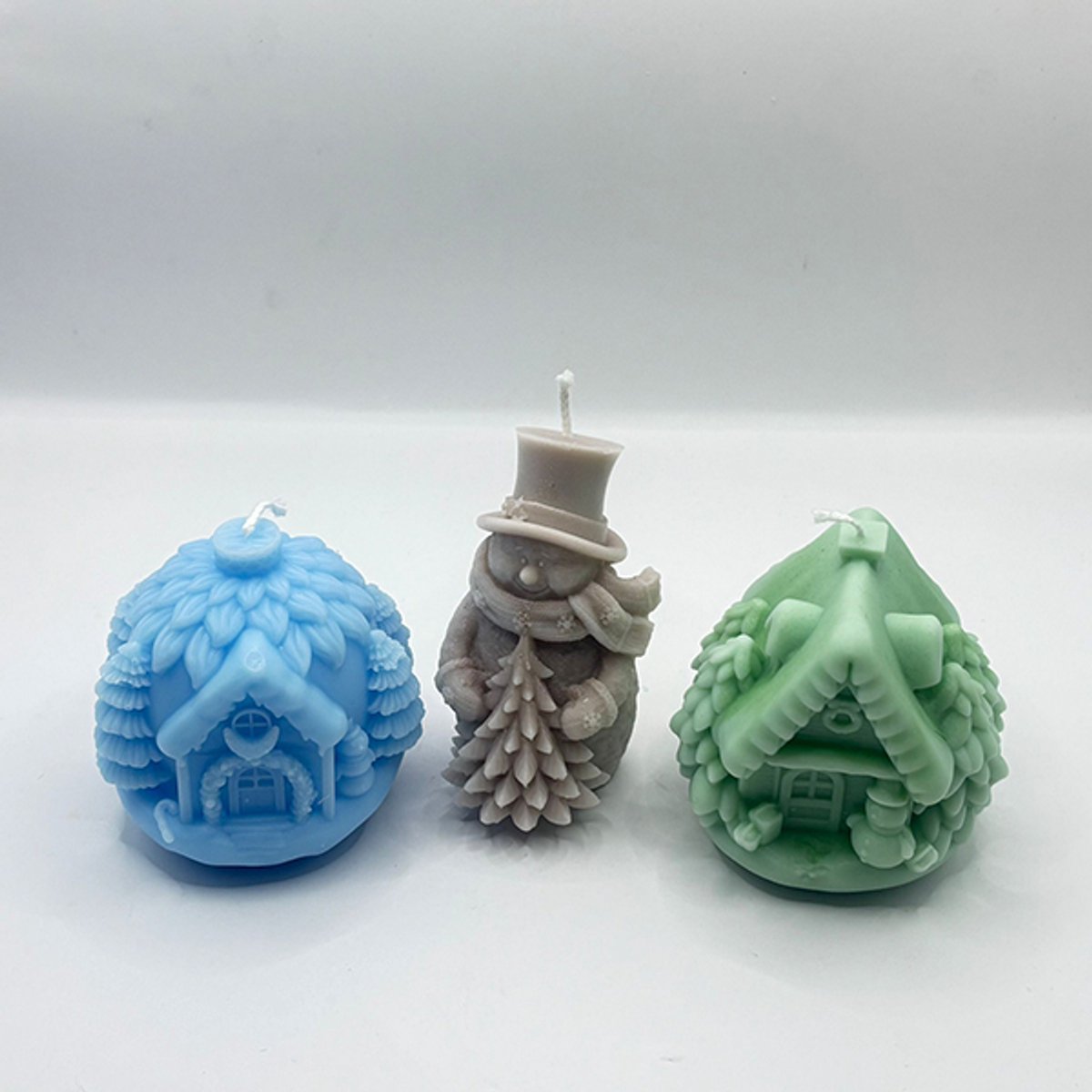 Kerst Geurkaarsen Set – 3 Handgemaakte Kaarsen in de Vorm van Sneeuwpop & Kersthuisjes – Natuurlijke Palmwax – Met Geuren van Appel & Kaneel, Dennen en Ceder – Luxe Kerstdecoratie of Cadeau
