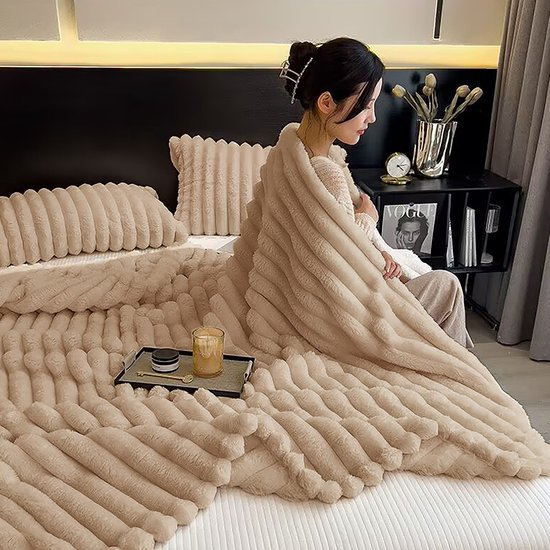 CALIYO Fleece deken 200 x 230 cm - Superzacht - Plaid voor Bank, Bed of Woonkamer Decoratie - Dekens - Plaids - Dekentje - Geribbeld - Camel