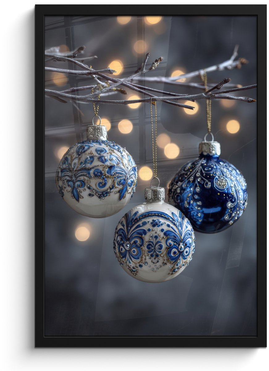 FrameYourWall Poster in lijst - Fotolijst 40x60 cm - Posters - Kerstbal - Versierd - Blauw - Posterlijst zwart - Decoratie - Wanddecoratie woonkamer - Muurdecoratie slaapkamer - Kerstversiering - Kerstdecoratie voor binnen - Kerstmis