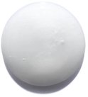 Een witte, romige textuur van Kérastase Bain Densité shampoo.