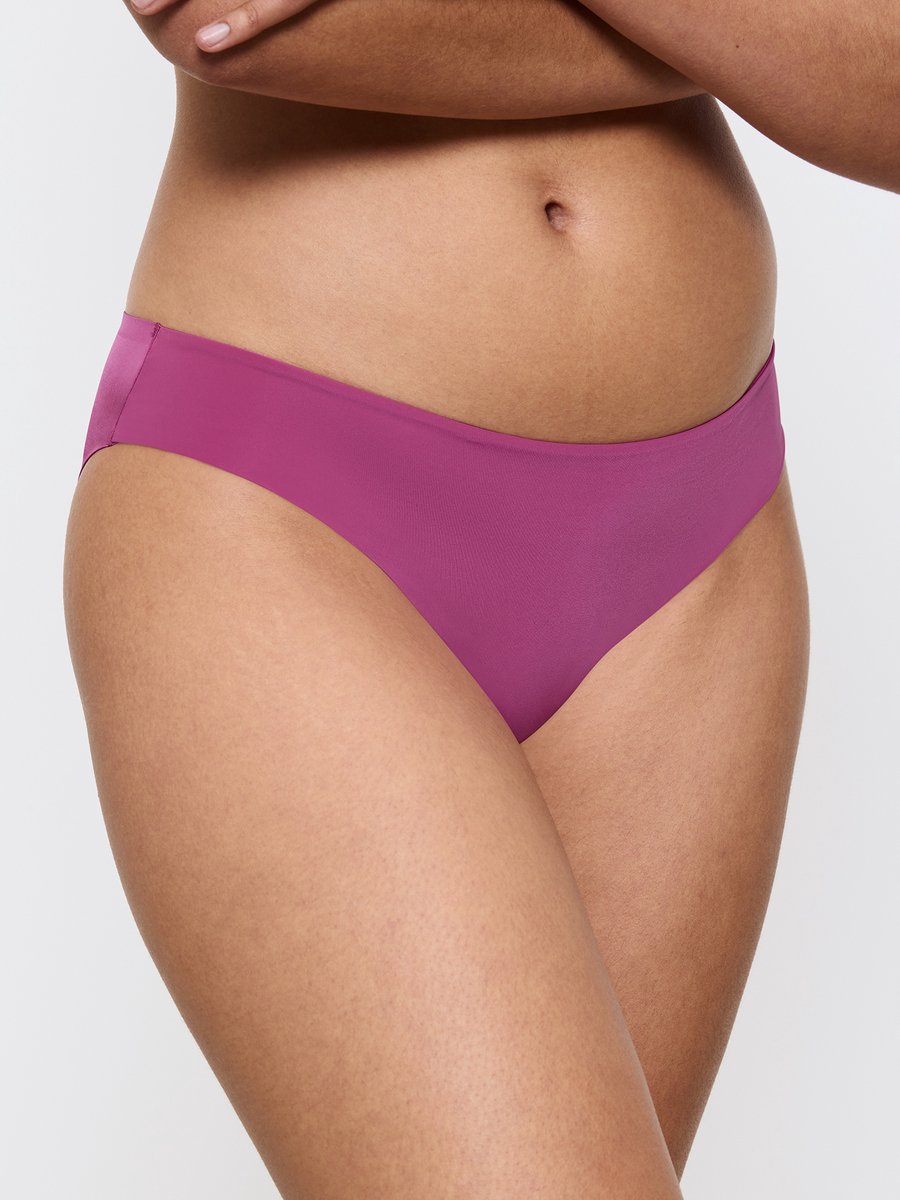 Triumph Tai-Slip Body Make-Up Essentials