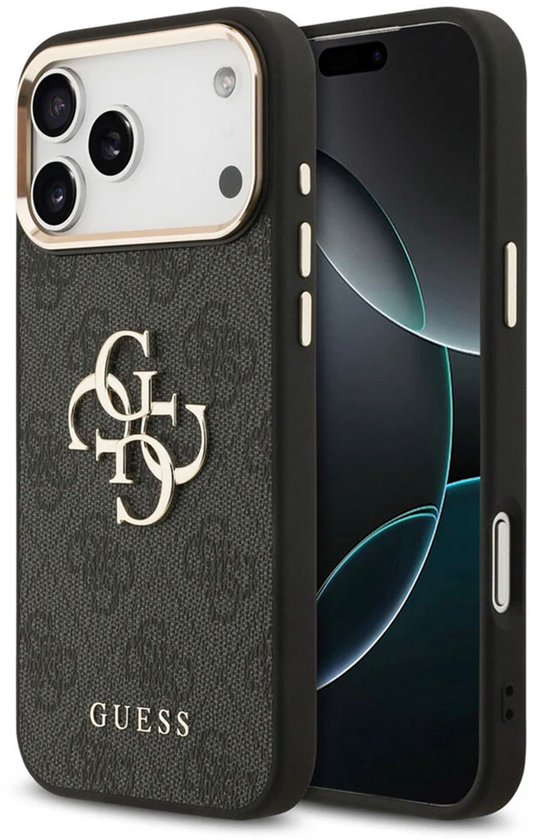 Coque Guess noire avec motif G, bague caméra dorée et nom de marque, à côté du téléphone.