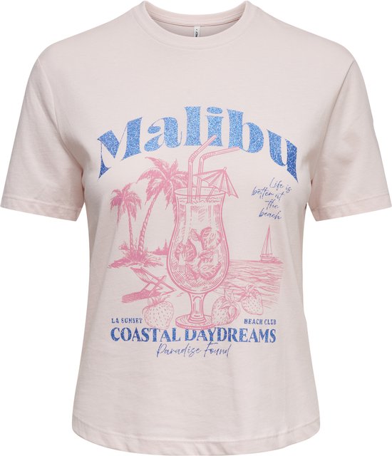 Lichtroze t-shirt met blauwe en roze print: "MALIBU", cocktail, palmbomen, strand en tekst.