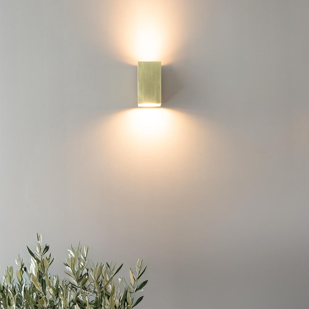 HOFTRONIC – Cometa oro rechthoekige wandlamp – Up and downlight – Dimbaar – GU10 fitting – Geborsteld goud aluminium – IP20 – Muurlamp binnen, wandverlichting binnen, gouden wandlamp