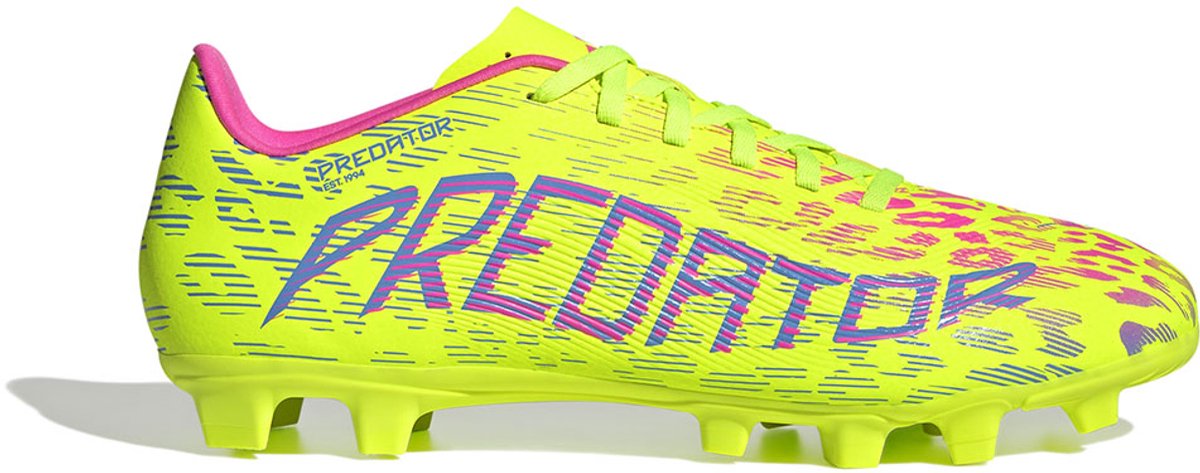 Adidas Predator Club FG/MG voetbalschoenen in felgeel met roze accenten, maat EU 46, synthetisch bovenwerk.