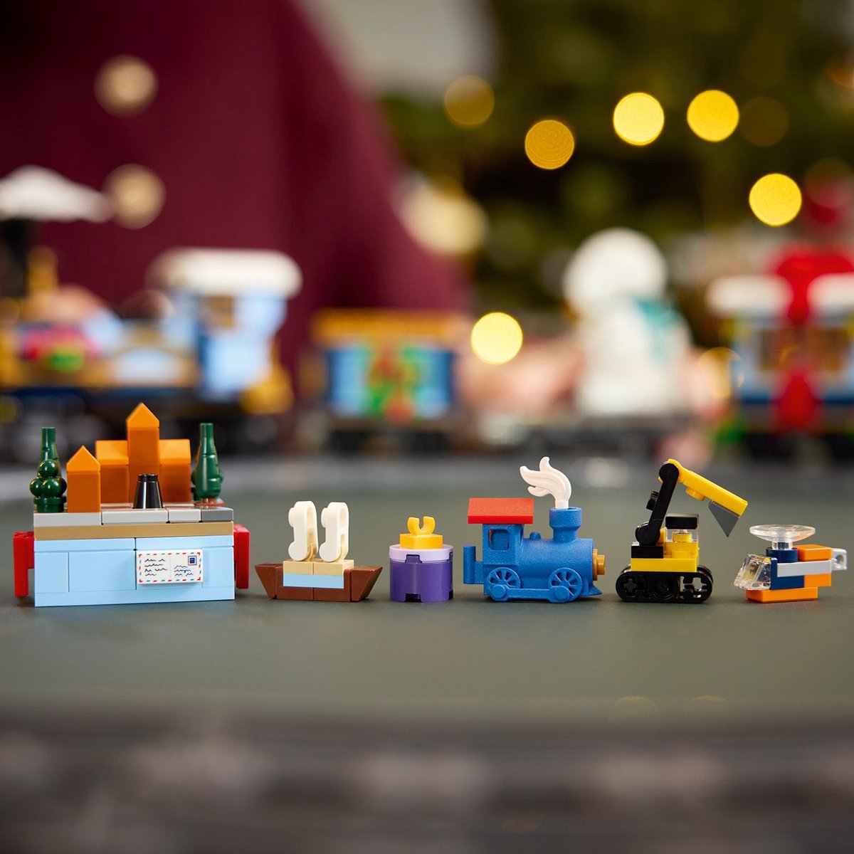 LEGO Icons Feestelijke Kersttrein Kerstdecoratie - 10361 — afbeelding 15