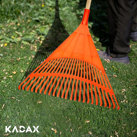 KADAX Hark voor gras en bladeren, brede hark met lange steel van hout, bladhark van kunststof, bladveger, bladveger, waaierbezem, tuinbezem, tuinhark (180 x 61 cm) van Merkloos	 — afbeelding 4