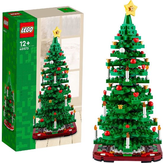 Sapin de Noël LEGO 40573 sur son emballage avec l'arbre à côté.