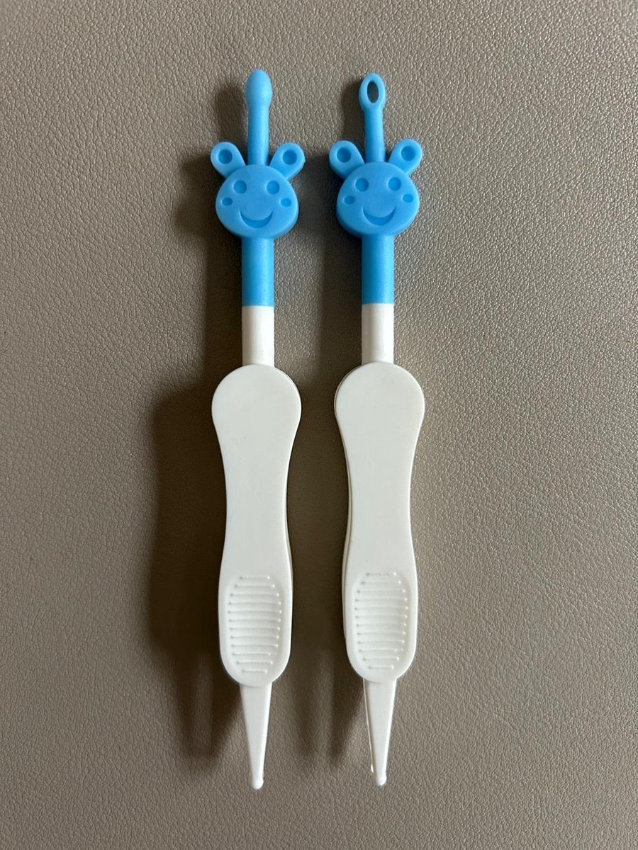BPA-vrije 2-in-1 Baby Verzorgings pincet Set – Snotjes verwijderaar - Oorsmeer verwijderaar - Neus & Oren – 2 Stuks – Wit/Blauw met Giraffe Design — cadeau in Cadeau-ideeën - foto 5