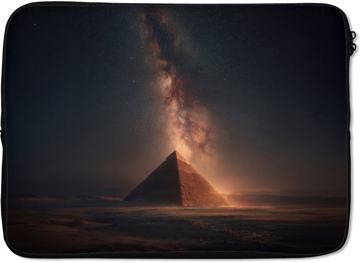 Laptophoes 13 inch - Piramide - Woestijn - Licht - Laptop sleeve - Binnenmaat 32x22,5 cm - Zwarte achterkant