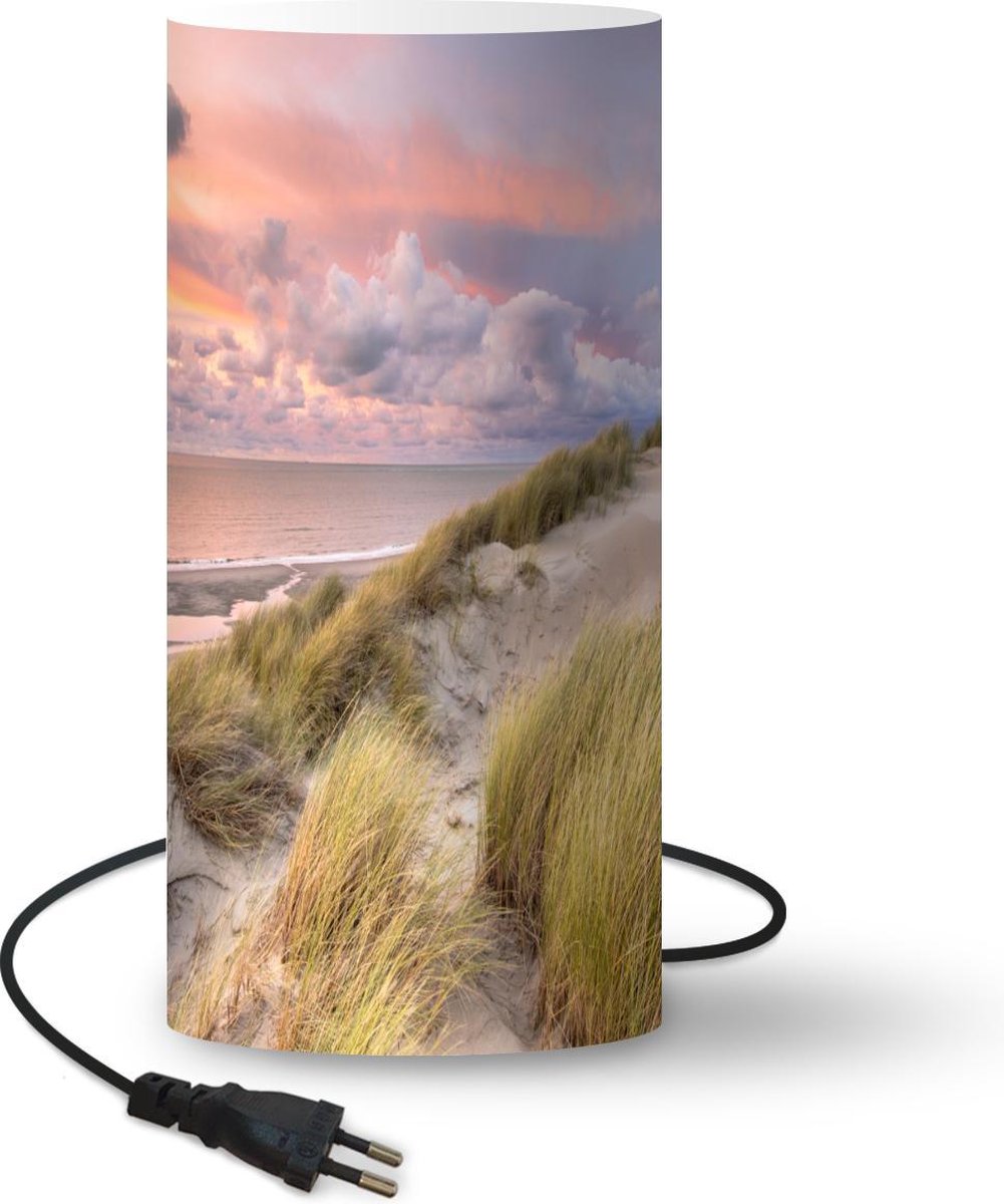 Lamp - Nachtlampje - Tafellamp slaapkamer - Strand - Zee - Duin - Zonsondergang - 54 cm hoog - Ø24.8 cm - Inclusief LED lamp