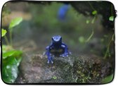 Laptophoes 14 inch - Blauwe kikker in de jungle - Laptop sleeve - Binnenmaat 34x23,5 cm - Zwarte achterkant