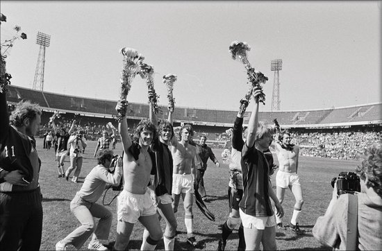 Walljar - AFC Ajax champion '80 - Affiche Zwart et blanc avec cadre