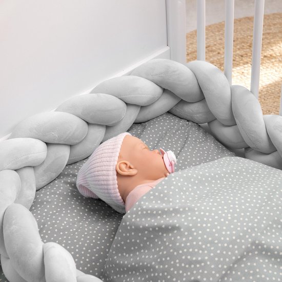 Réducteur de lit bébé tresse