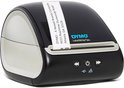 Zwarte DYMO LabelWriter 5XL labelprinter met een geprint adreslabel eruit, met "DYMO" logo.