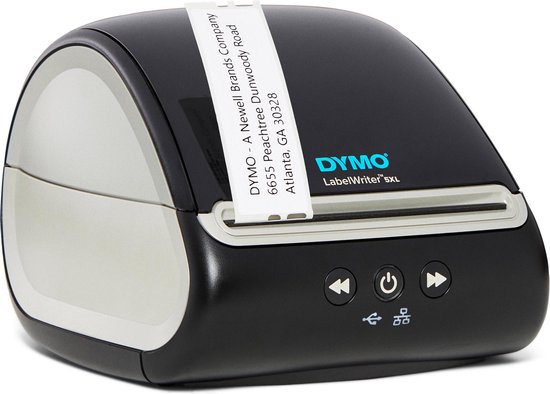 Zwarte DYMO LabelWriter 5XL labelprinter met een geprint adreslabel eruit, met "DYMO" logo.