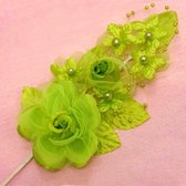 Rozentak c.q. corsage, haar- of antennedecoratie appel groen - kunstbloem - corsage - rozentak