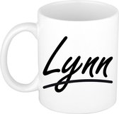 Lynn naam cadeau mok / beker sierlijke letters - Cadeau collega/ moederdag/ verjaardag of persoonlijke voornaam mok werknemers