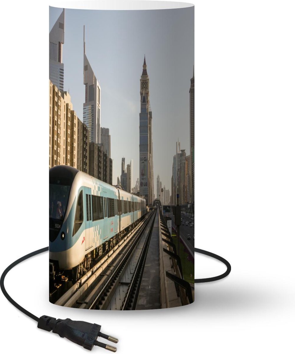 Lamp - Nachtlampje - Tafellamp slaapkamer - Een trein in de stad Dubai - 33 cm hoog - Ø15.9 cm - Inclusief LED lamp