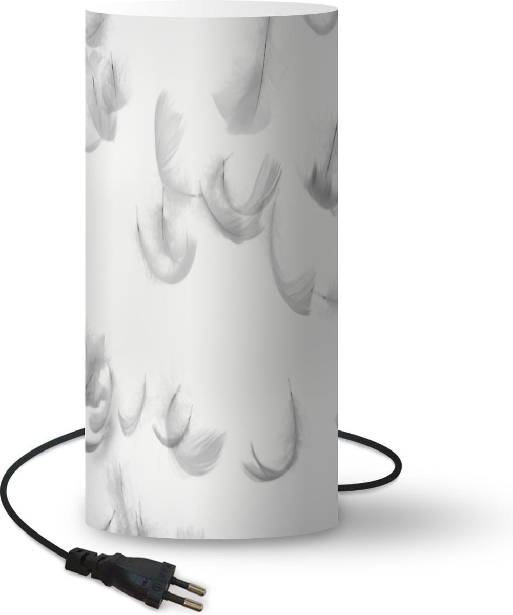 Lamp - Nachtlampje - Tafellamp slaapkamer - veren als achtergrond - 33 cm hoog - Ø15.9 cm - Inclusief LED lamp
