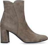 Manfield - Dames - Taupe suède enkellaarsjes met hak - Maat 37